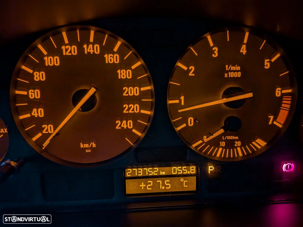 BMW 528 iA - 7