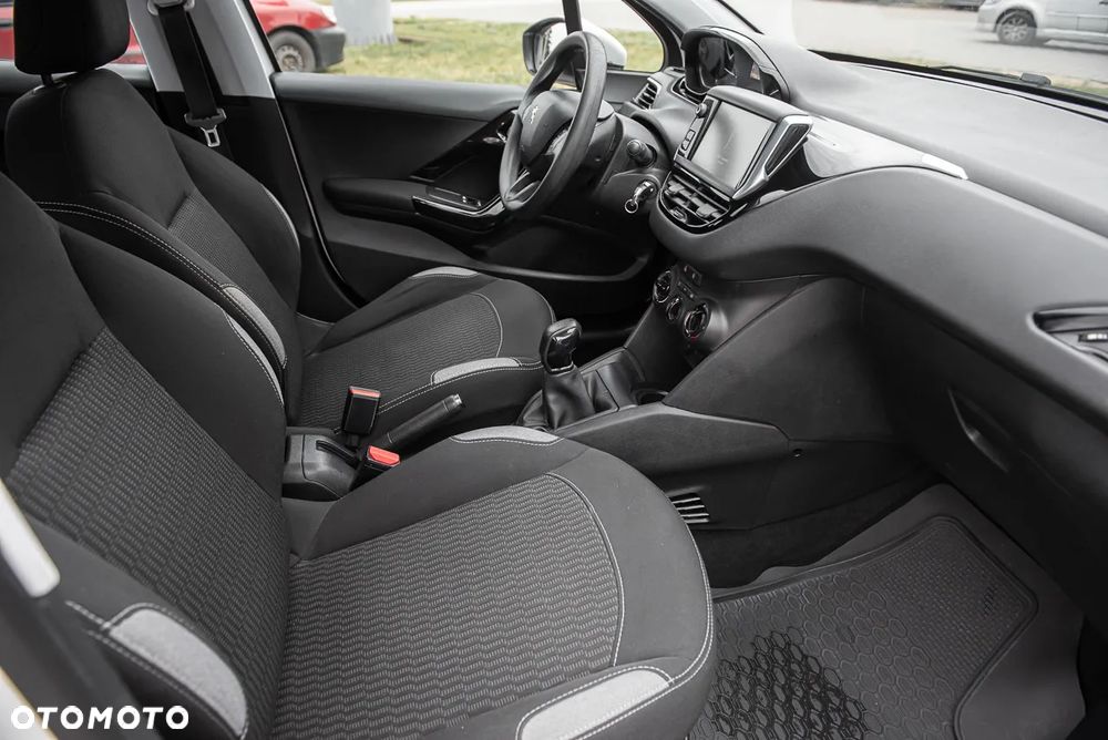 Peugeot 208 1.6 BlueHDi Allure S&S - 27