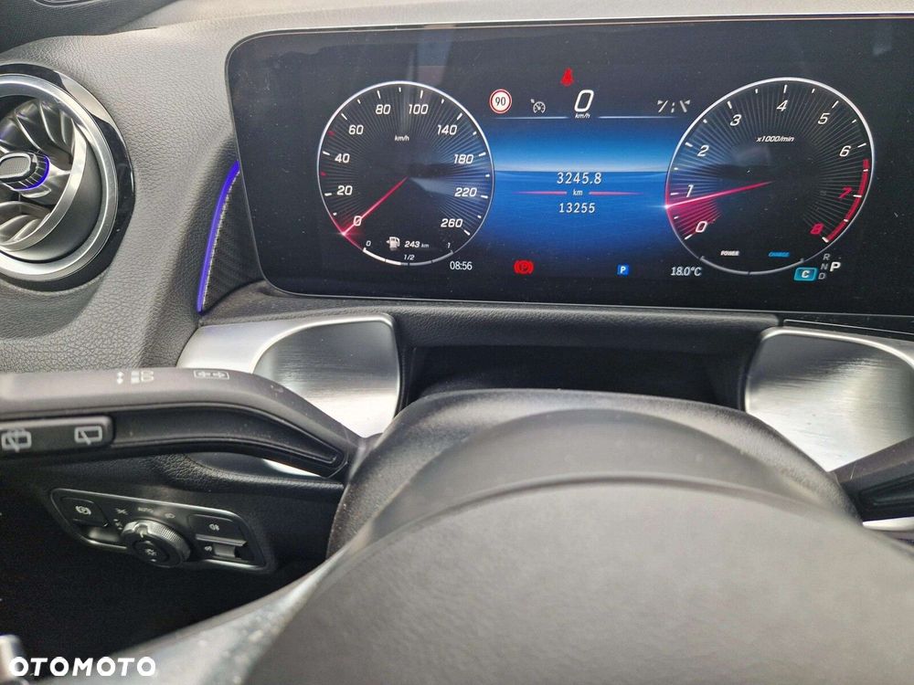 Mercedes-Benz GLB - 12