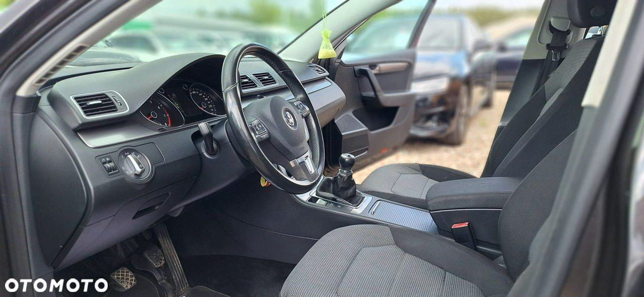 Volkswagen Passat - 8