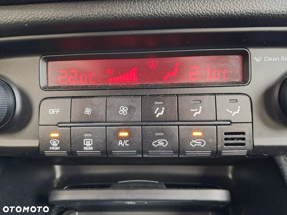 Kia Carens 1.7 CRDi 115 Dream Team Edition - 15