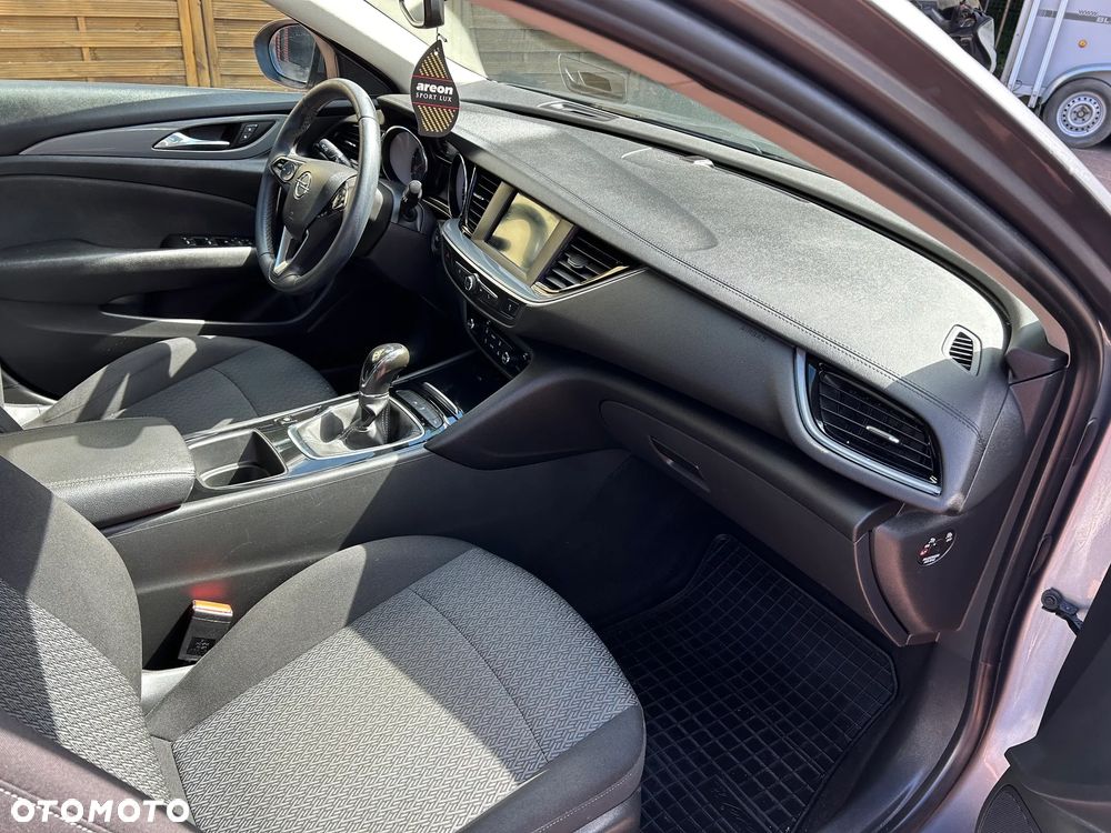 Opel Insignia 1.5 T Enjoy S&S Eco - 11