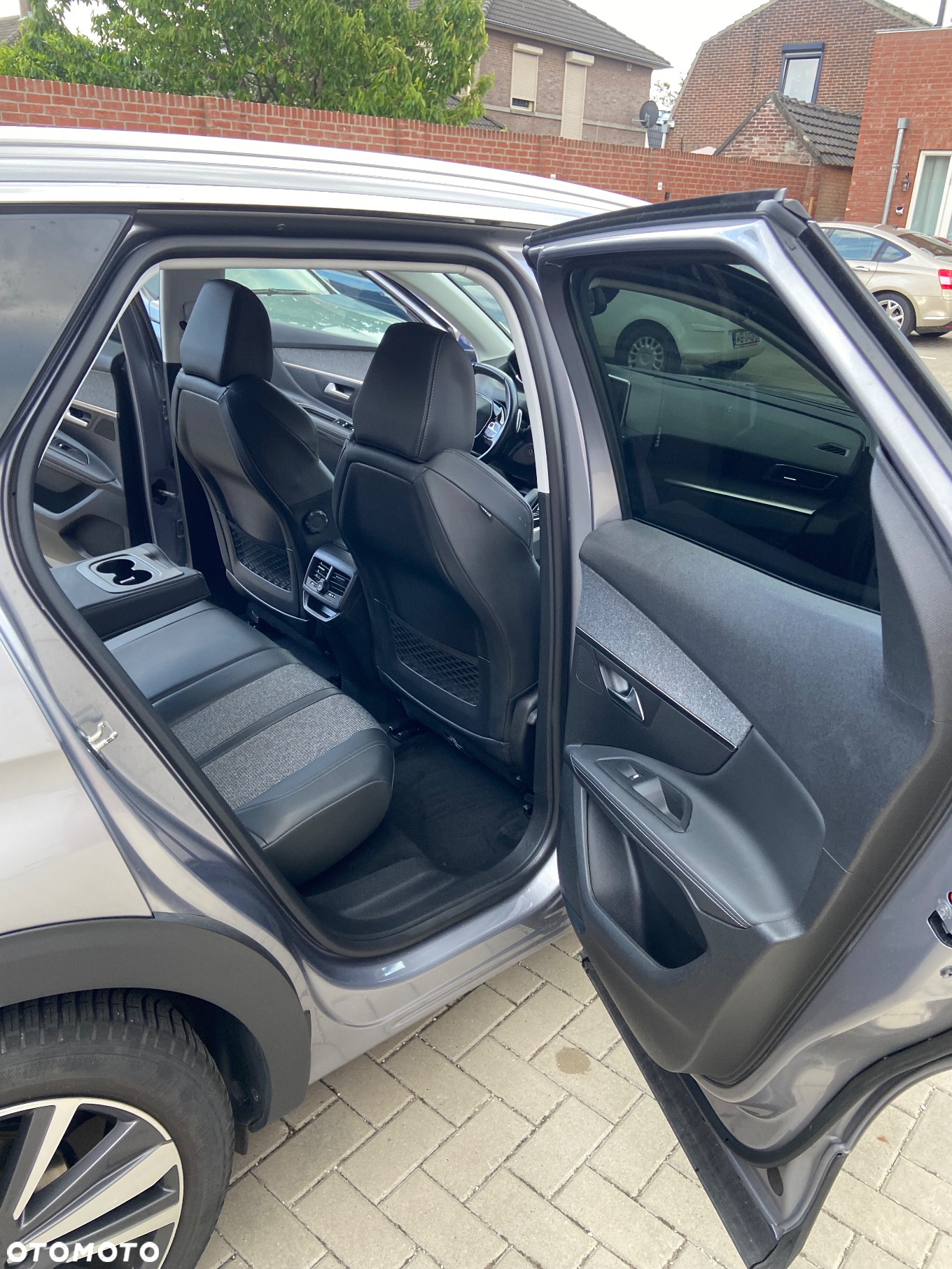 Peugeot 3008 1.2 PureTech GPF Active S&S EAT8 - 11