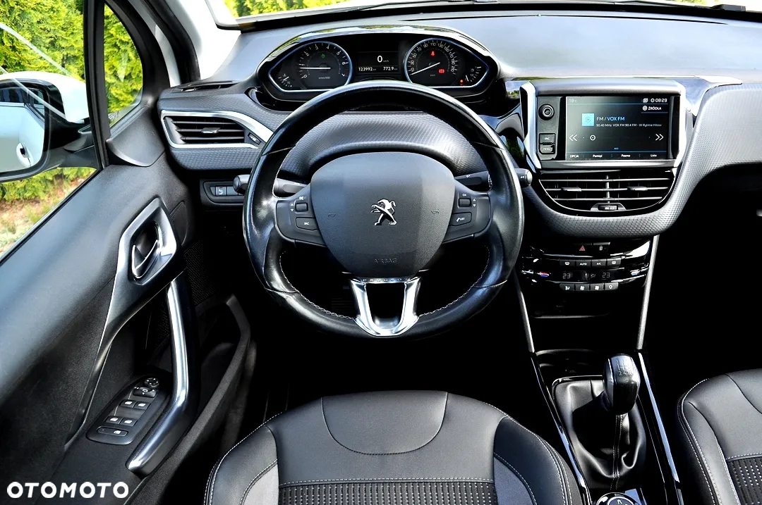 Peugeot 2008 1.2 Pure Tech GPF Allure S&S - 23