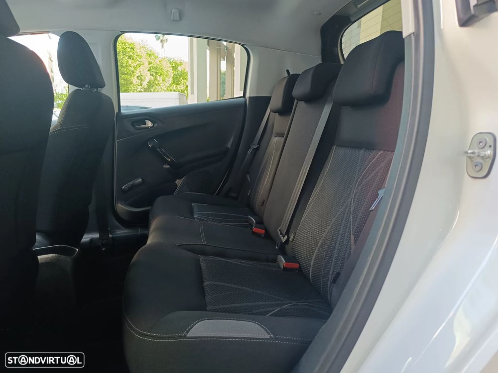 Peugeot 208 1.2 VTi SE Style - 13