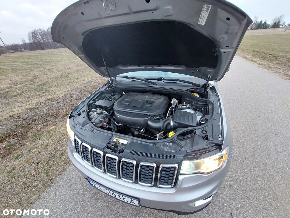Jeep Grand Cherokee - 38
