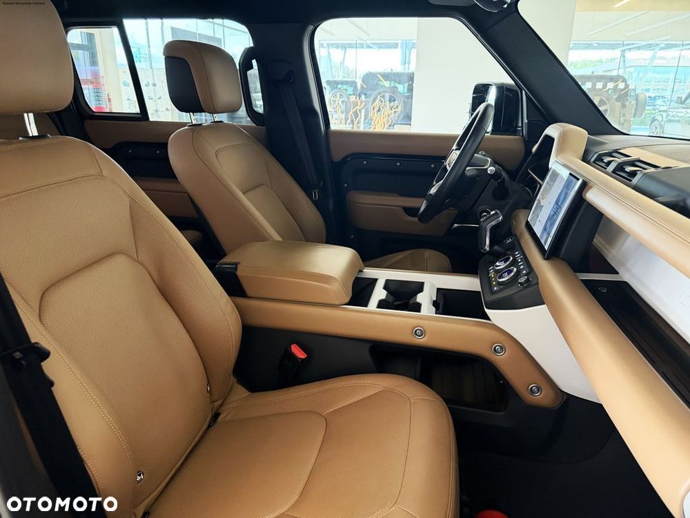 Land Rover Defender - 16