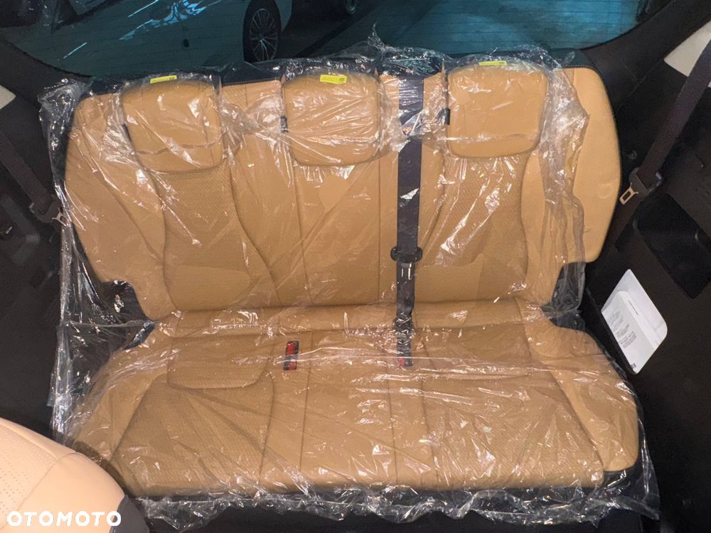 Kia Carnival - 31