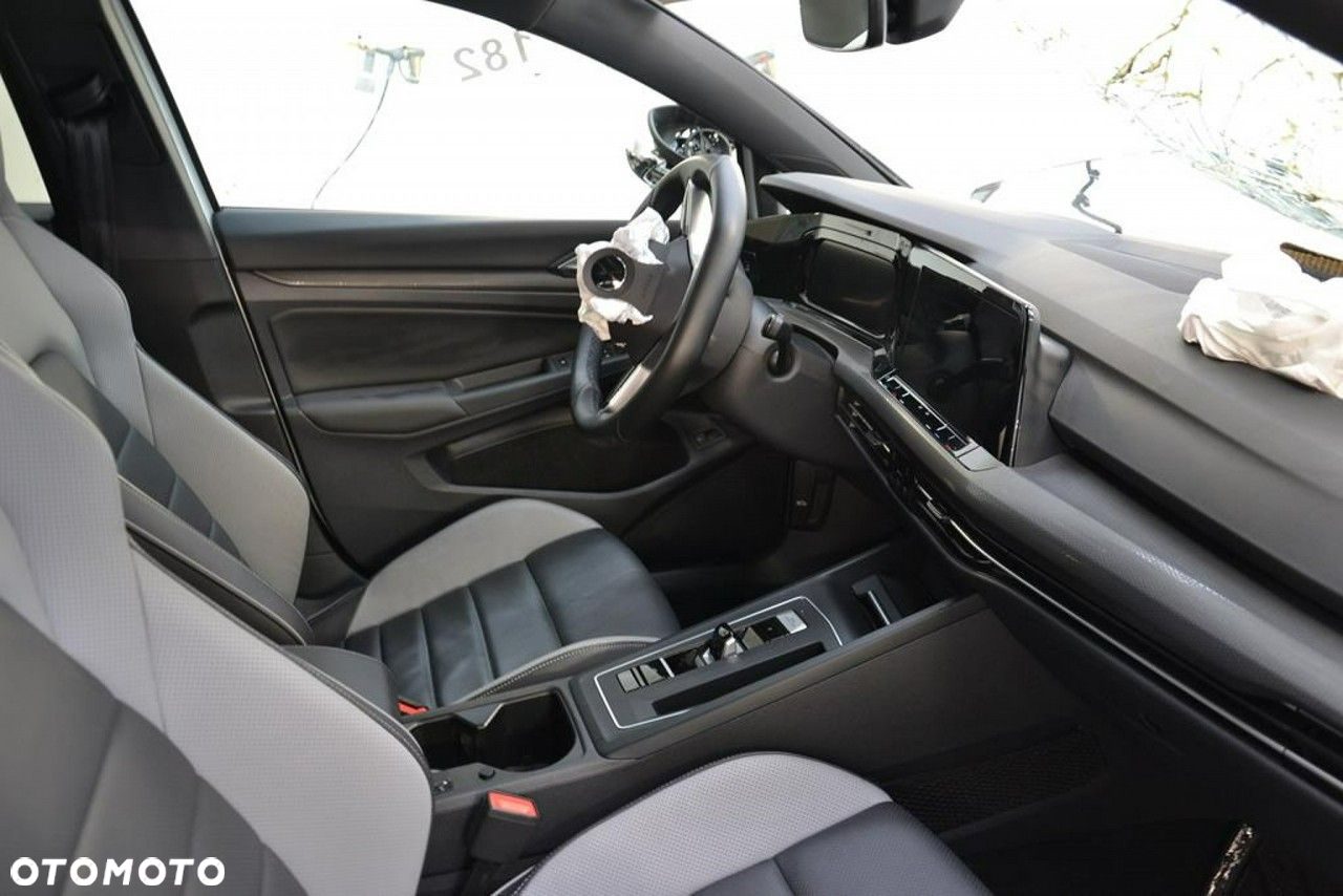 Volkswagen Golf - 22