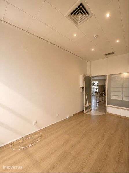 Espaço comercial renovado em Algés | Ideal para Estética e Bem-Estar - Grande imagem: 2/4