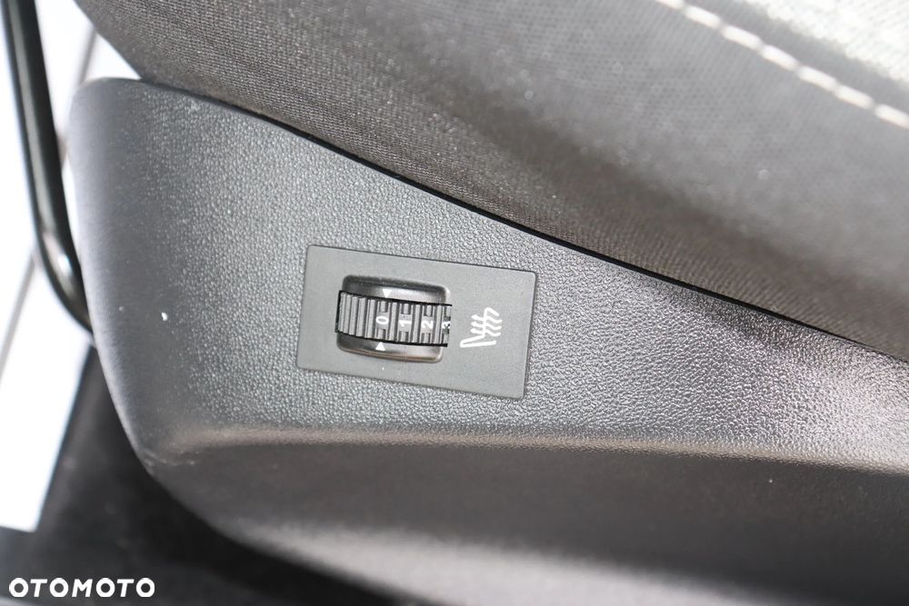 Peugeot 208 82 VTI Allure - 33