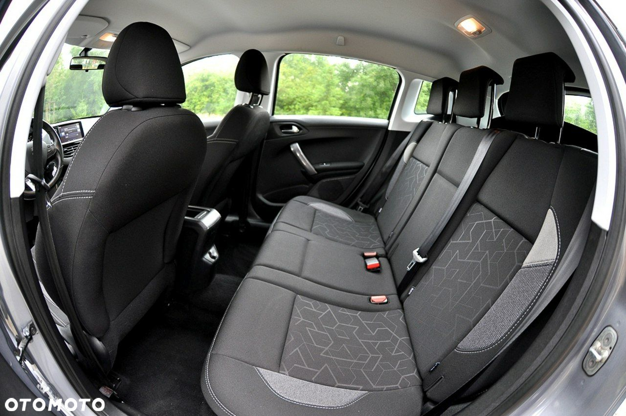 Peugeot 2008 1.2 Pure Tech Allure S&S - 9