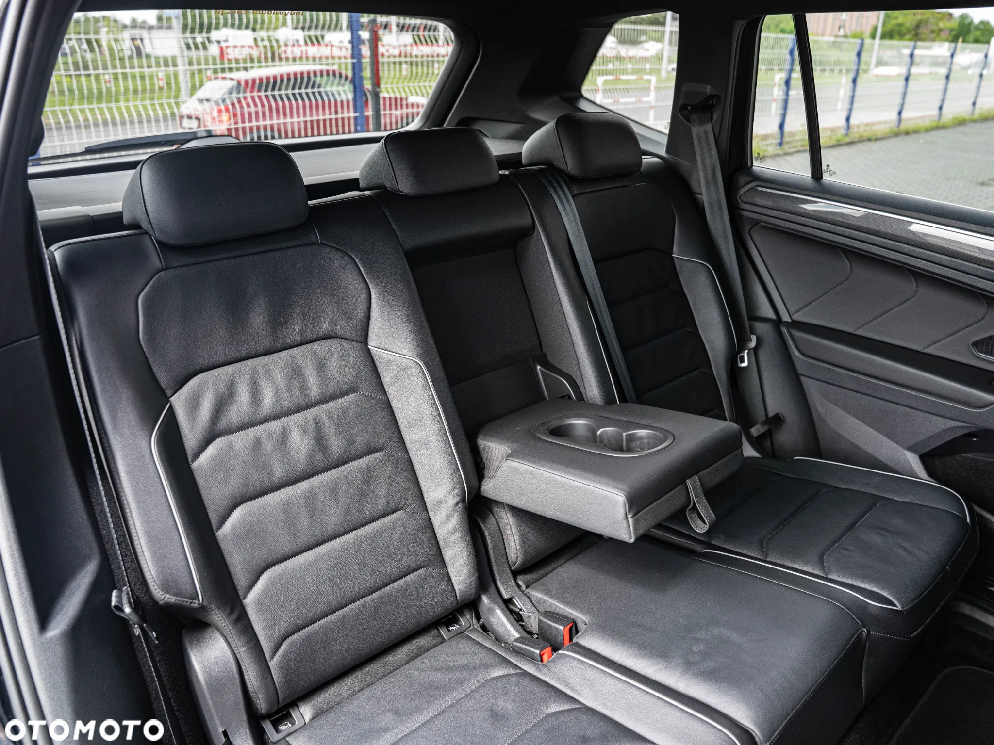 Volkswagen Tiguan Allspace 2.0 TDI R-Line DSG - 29