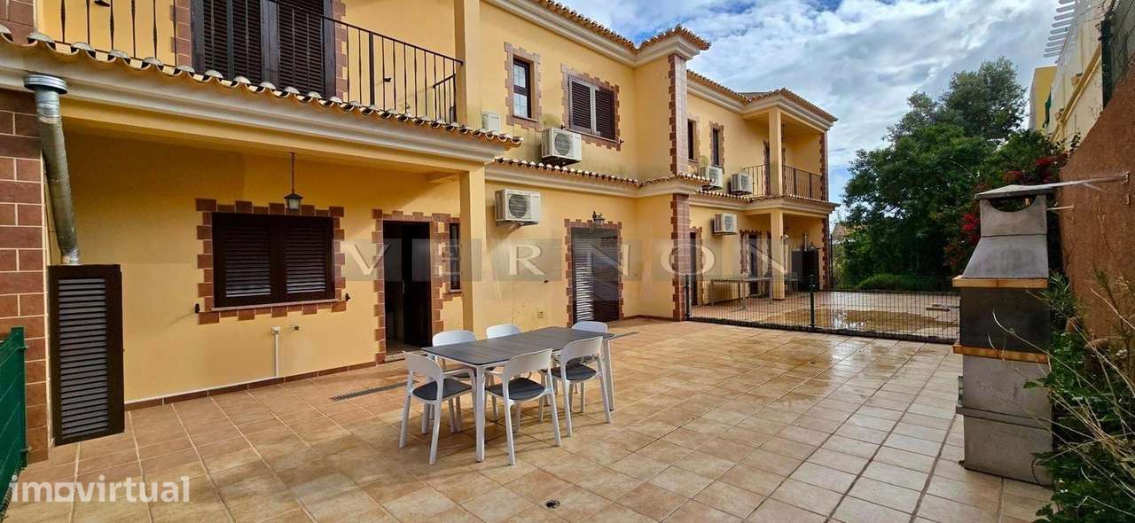 Moradia em Banda Duplex T2+2 com Piscina Privada e Garagem Dupla | Si - Grande imagem: 3/27