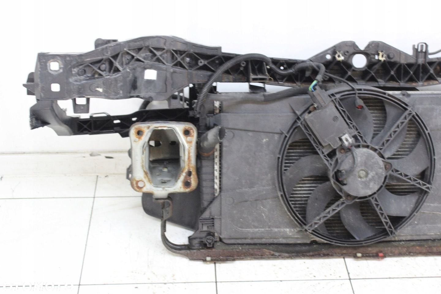 PAS PRZEDNI WZMOCNIENIE CHŁODNICE FORD FOCUS MK2 LIFT 2007R- 1.6 B - 4