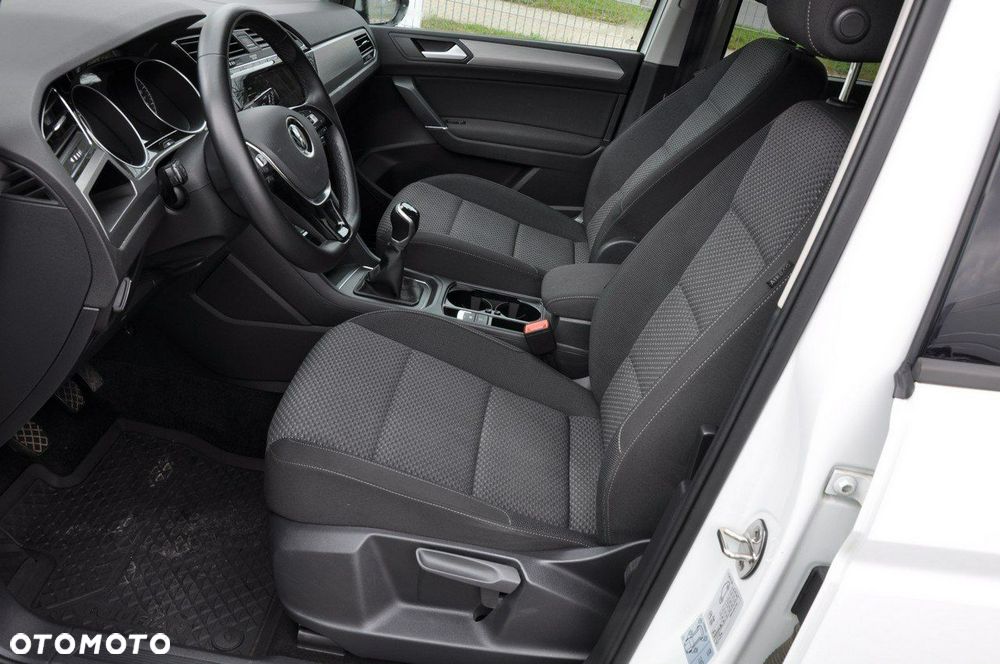 Volkswagen Touran - 10