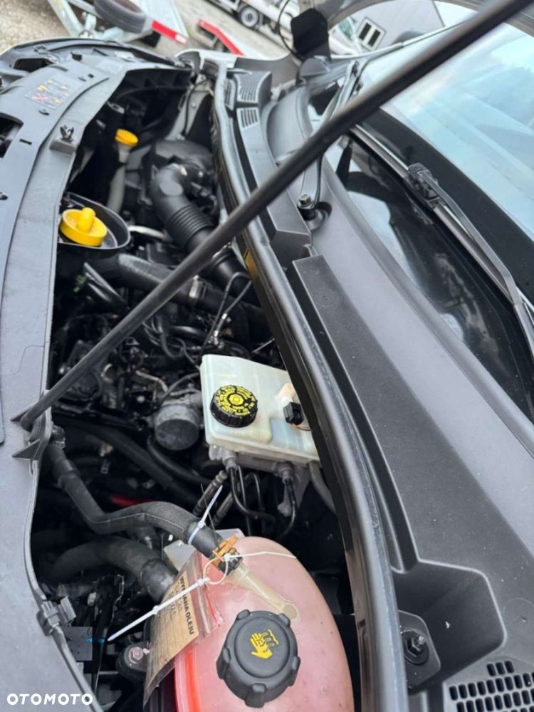 Renault Master 10 europalet z Windą - 38