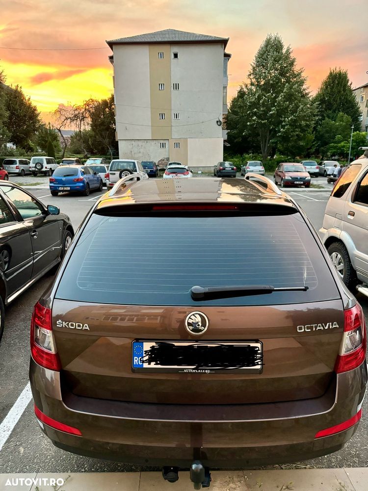 Skoda Octavia 1.6 TDI Ambiente DSG - 2