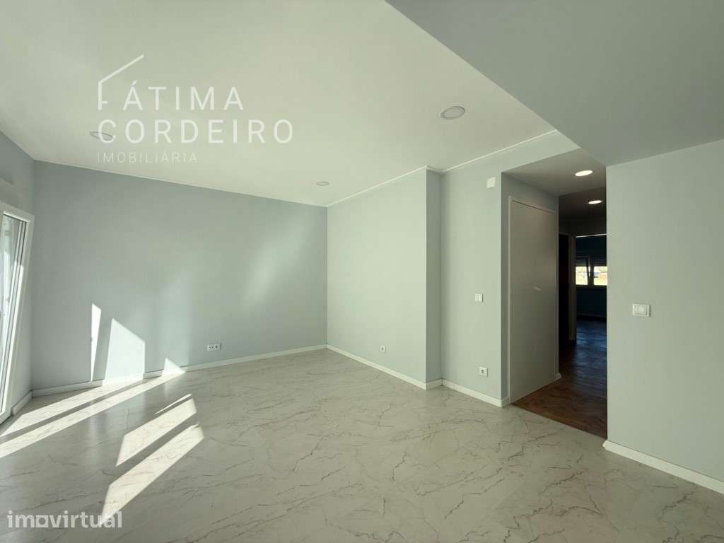 Apartamento T2 com Quintal situado na Rua Capitão Leitão. - Grande imagem: 4/16