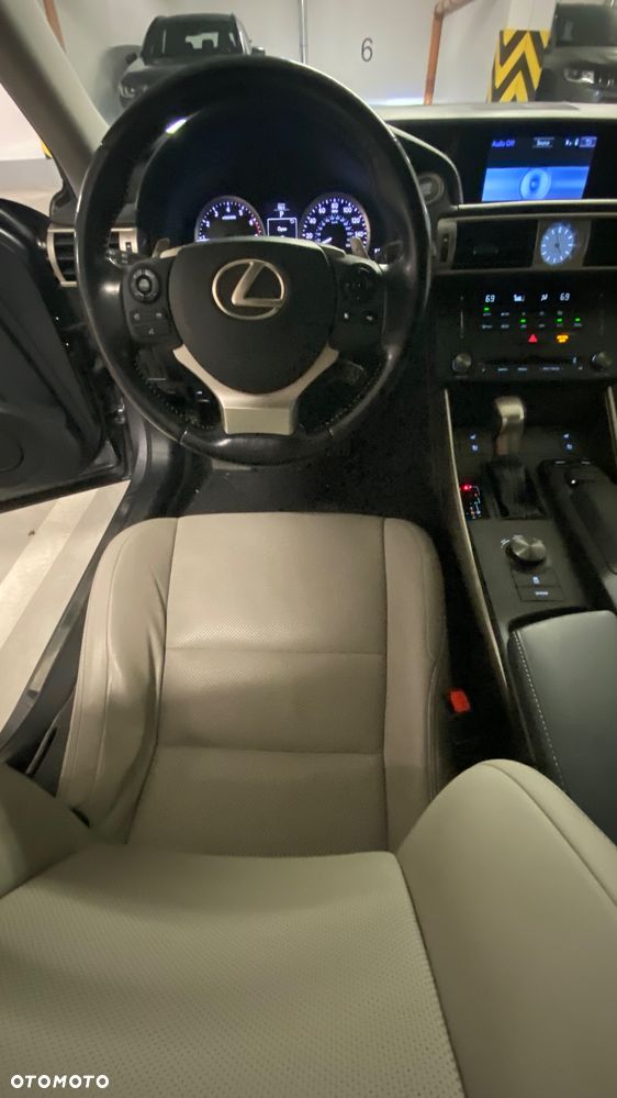 Lexus IS 200t Prestige - 13