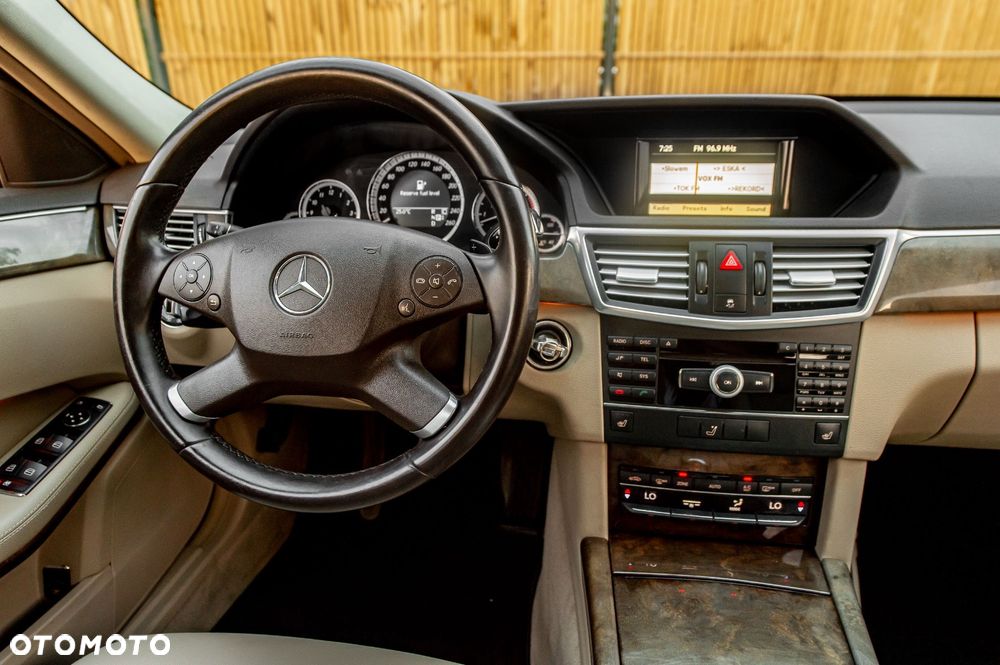 Mercedes-Benz Klasa E 350 CDI BlueEff Elegance - 24