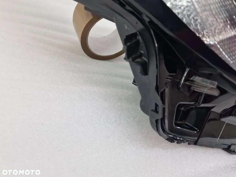 TOYOTA AYGO X 22- PRAWA LAMPA PRZEDNIA PRZÓD , NR KOITO 0H-31 , NR AUKCJI LPP8 - 6