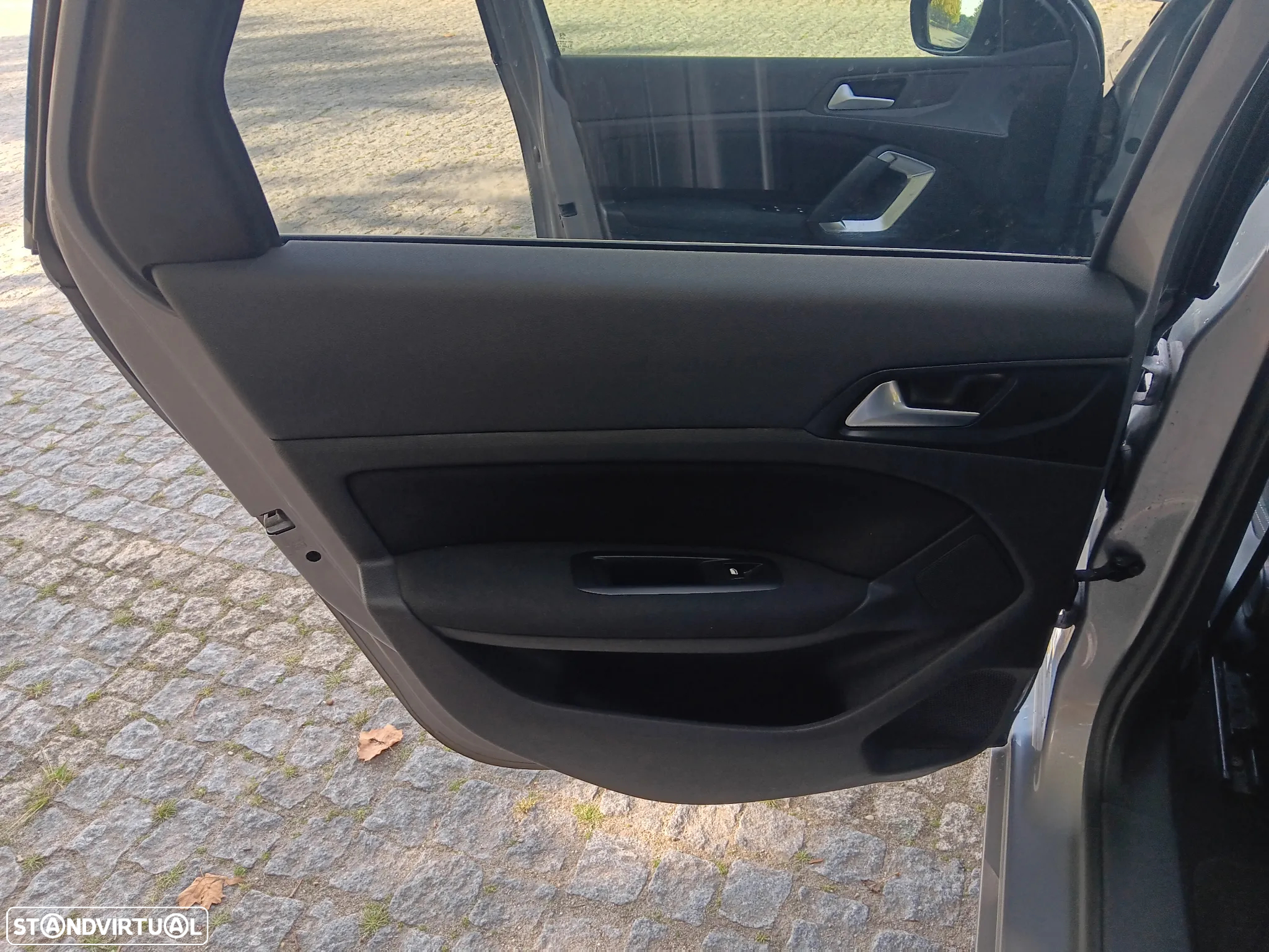 Peugeot 308 SW 1.6 BlueHDi Allure - 23