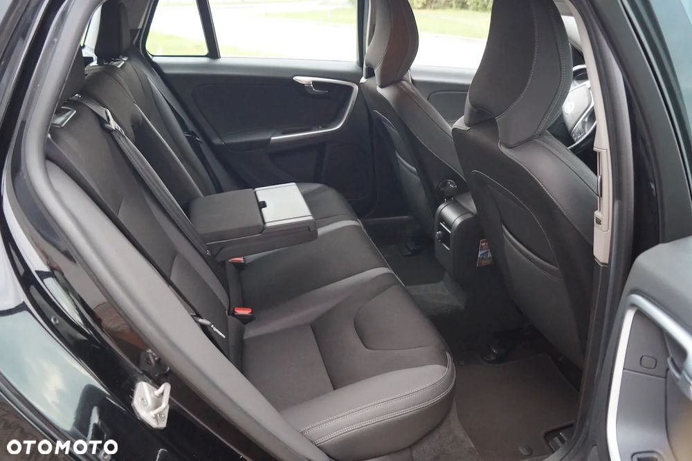 Volvo V60 D4 Summum - 26