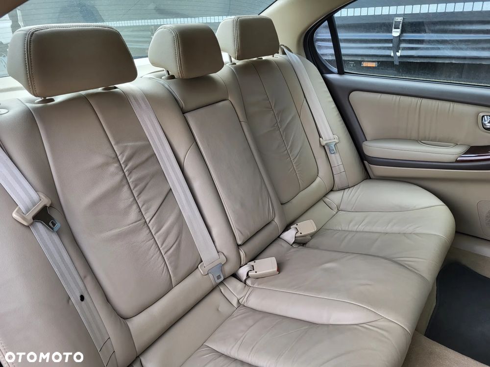 Nissan Maxima 2.0 Elegance - 29