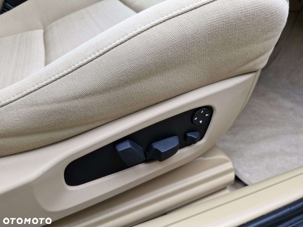 BMW Seria 5 523i - 13
