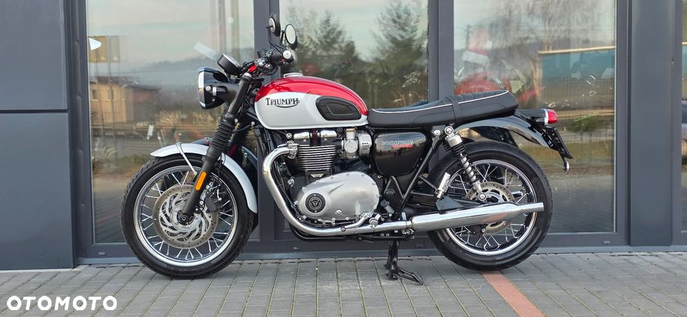 Triumph Bonneville - 25