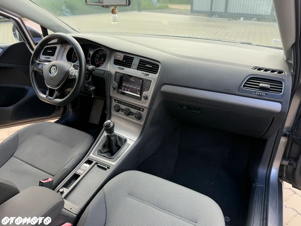 Volkswagen Golf - 10