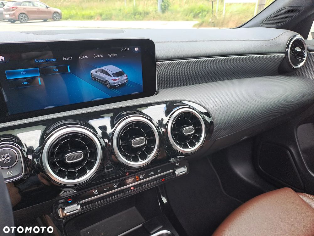 Mercedes-Benz CLA 180 Shooting Brake - 32