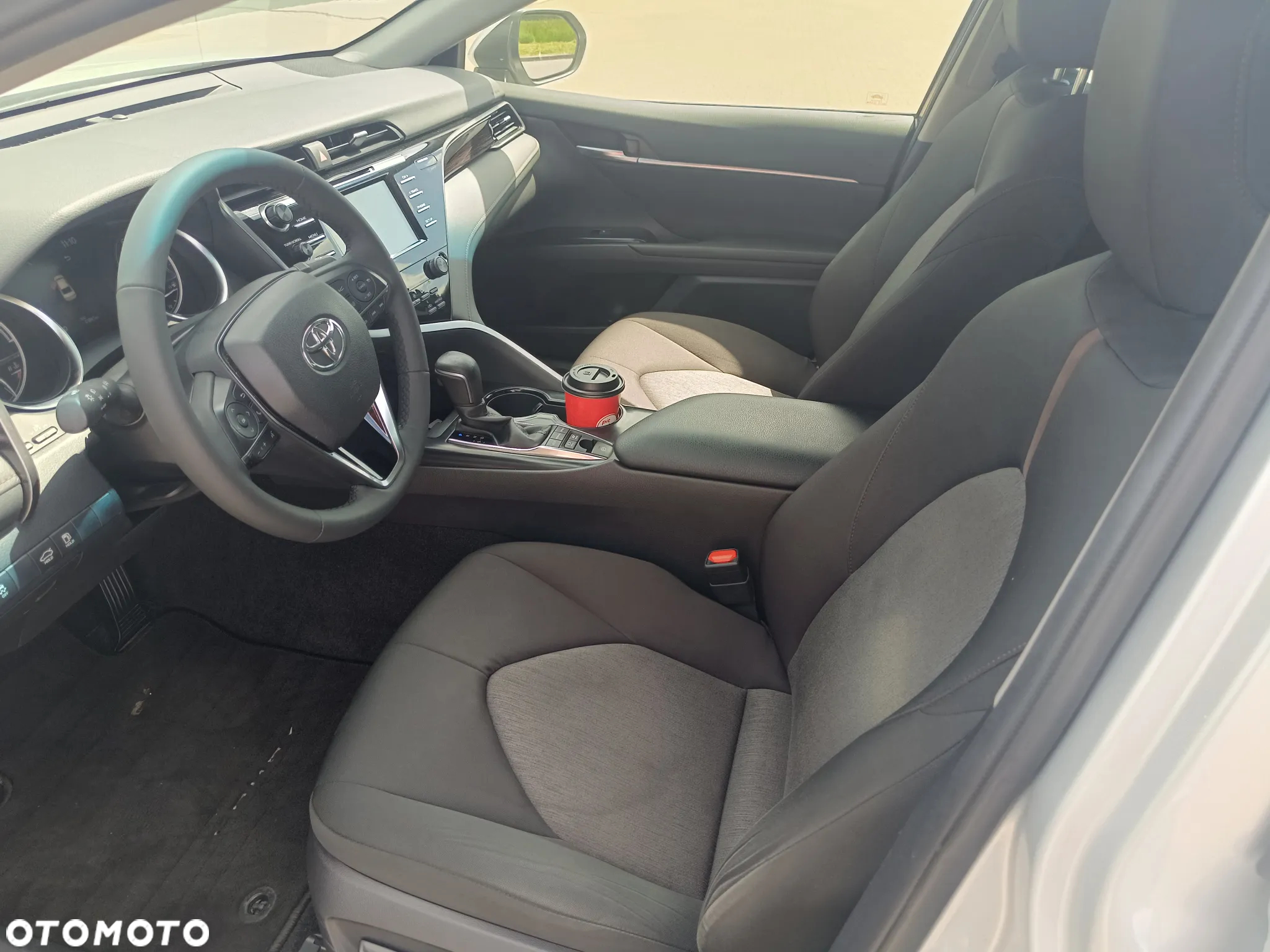 Toyota Camry 2.5 Hybrid Comfort CVT - 18