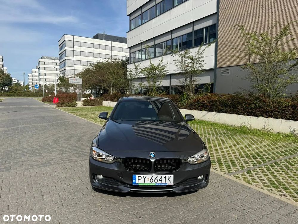 BMW Seria 3 320i Sport Line - 23