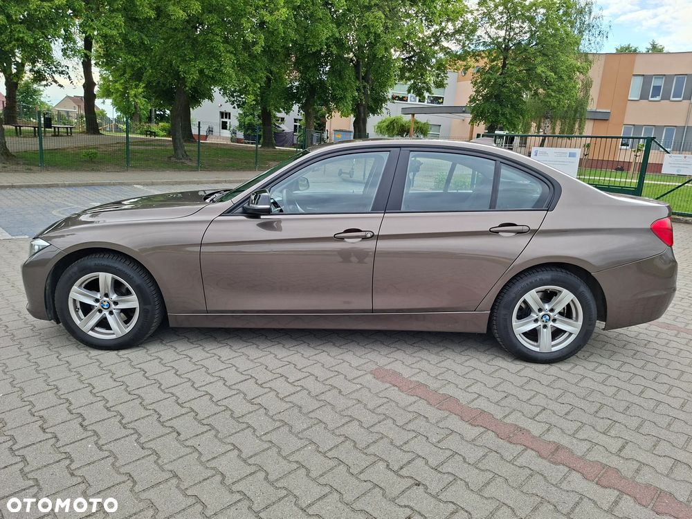 BMW Seria 3 320i - 12