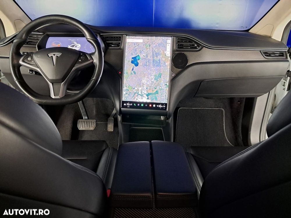 Tesla Model X - 14
