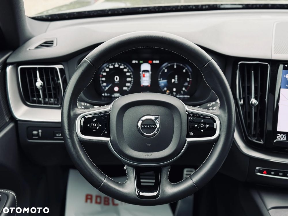 Volvo XC 60 B4 D AWD Ultimate Dark - 25