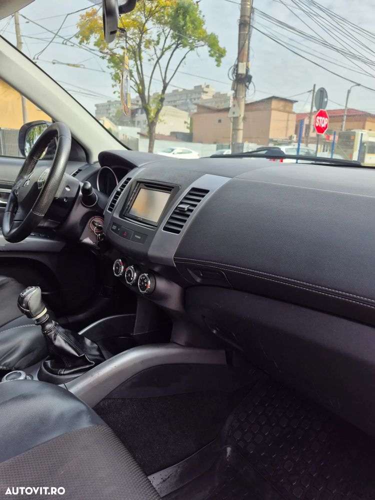 Mitsubishi Outlander 2.2 DI-D 4WD Instyle - 14