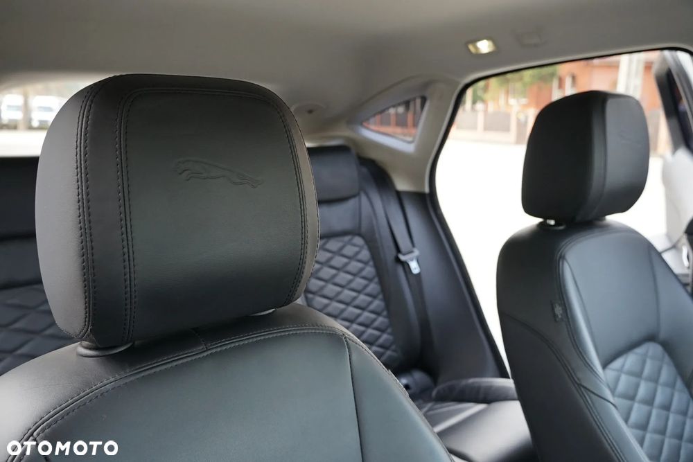 Jaguar E-Pace 2.0 i4D AWD R-Dynamic HSE - 28
