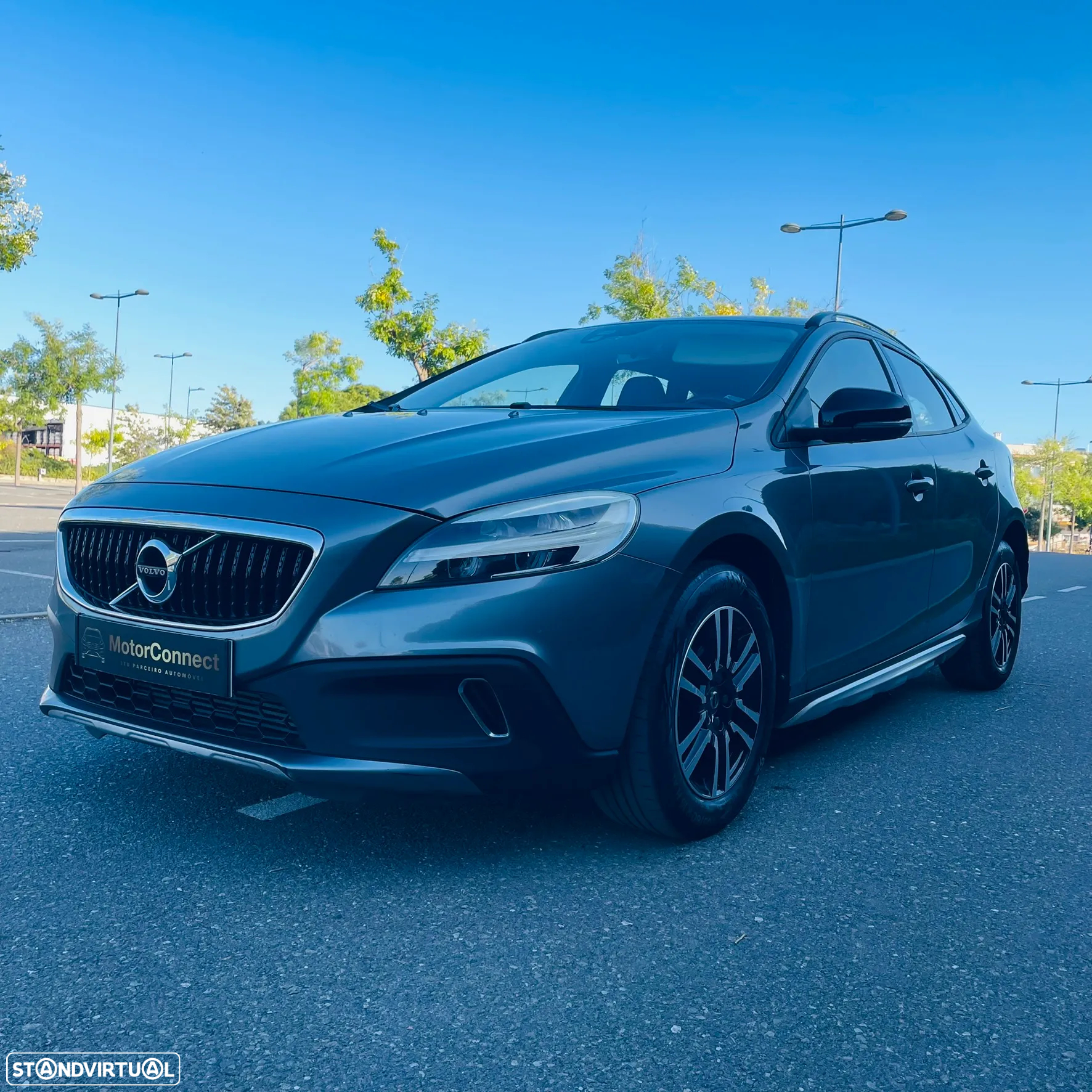 Volvo V40 Cross Country 2.0 D2 Pro - 2