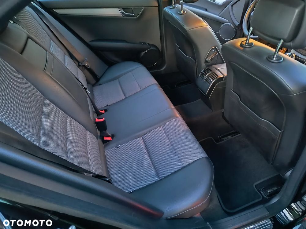 Mercedes-Benz Klasa C 180 CGI BlueEff Avantgarde - 21