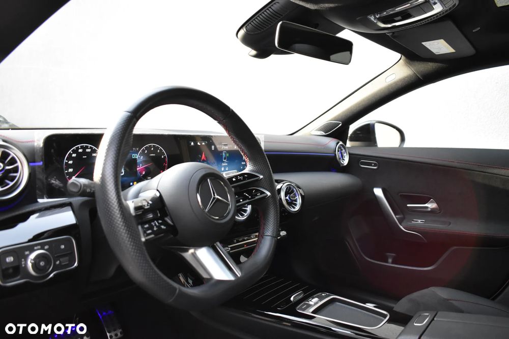 Mercedes-Benz CLA 220 7G-DCT AMG Line - 11