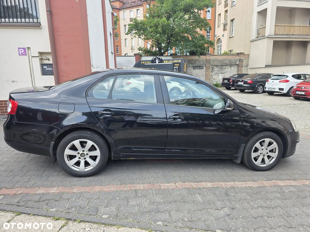 Volkswagen Jetta 1.6 TDI DPF Trendline - 4