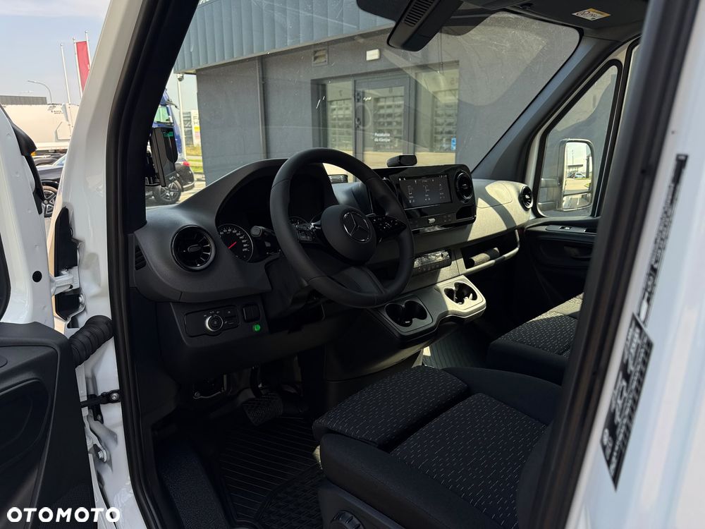 Mercedes-Benz Sprinter - 16