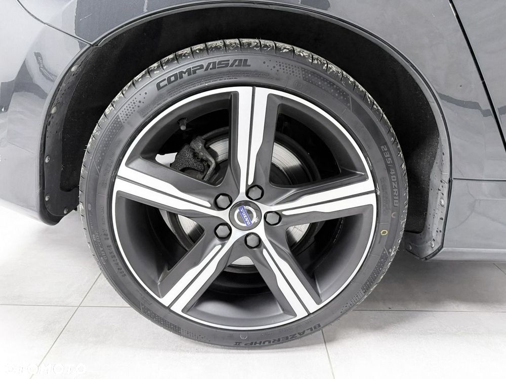Volvo V60 D3 R-Design - 15