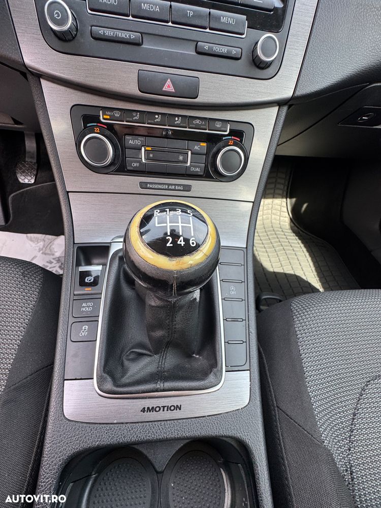 Volkswagen Passat 2.0 TDI 4Motion BlueMotion Technology Comfortline - 16