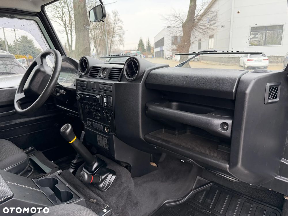 Land Rover Defender 2.4 TD4 S - 32