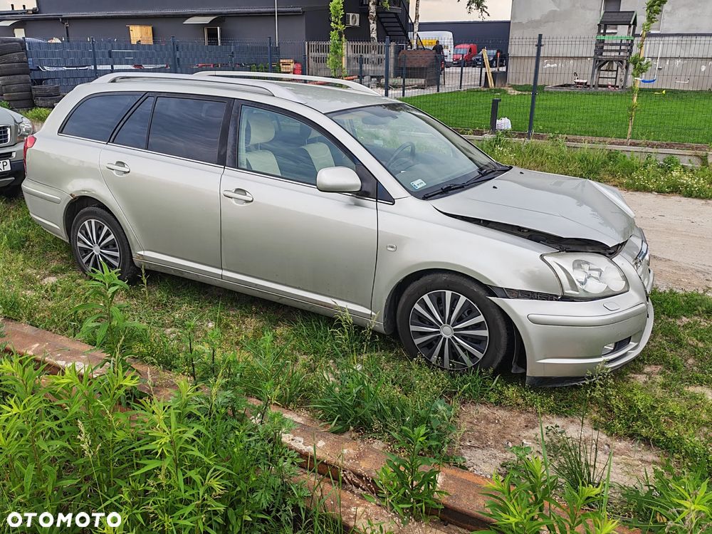 Toyota Avensis - 2