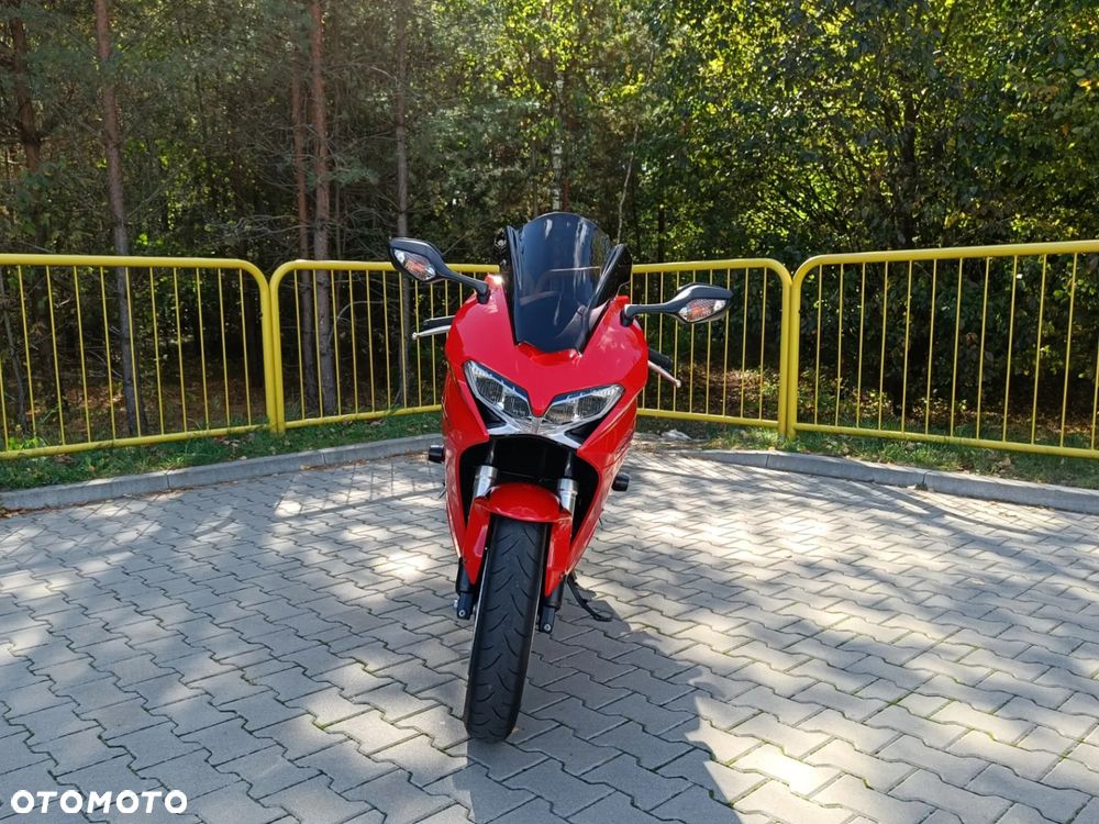 Honda VFR - 4